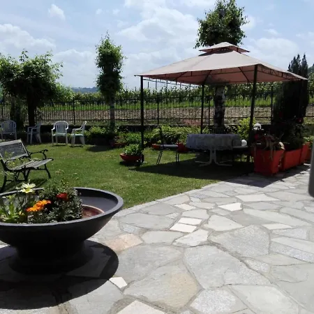 Mitten Im Grunen Gelegenes Ferienhaus Mit Privatem Garten * Diano dʼAlba